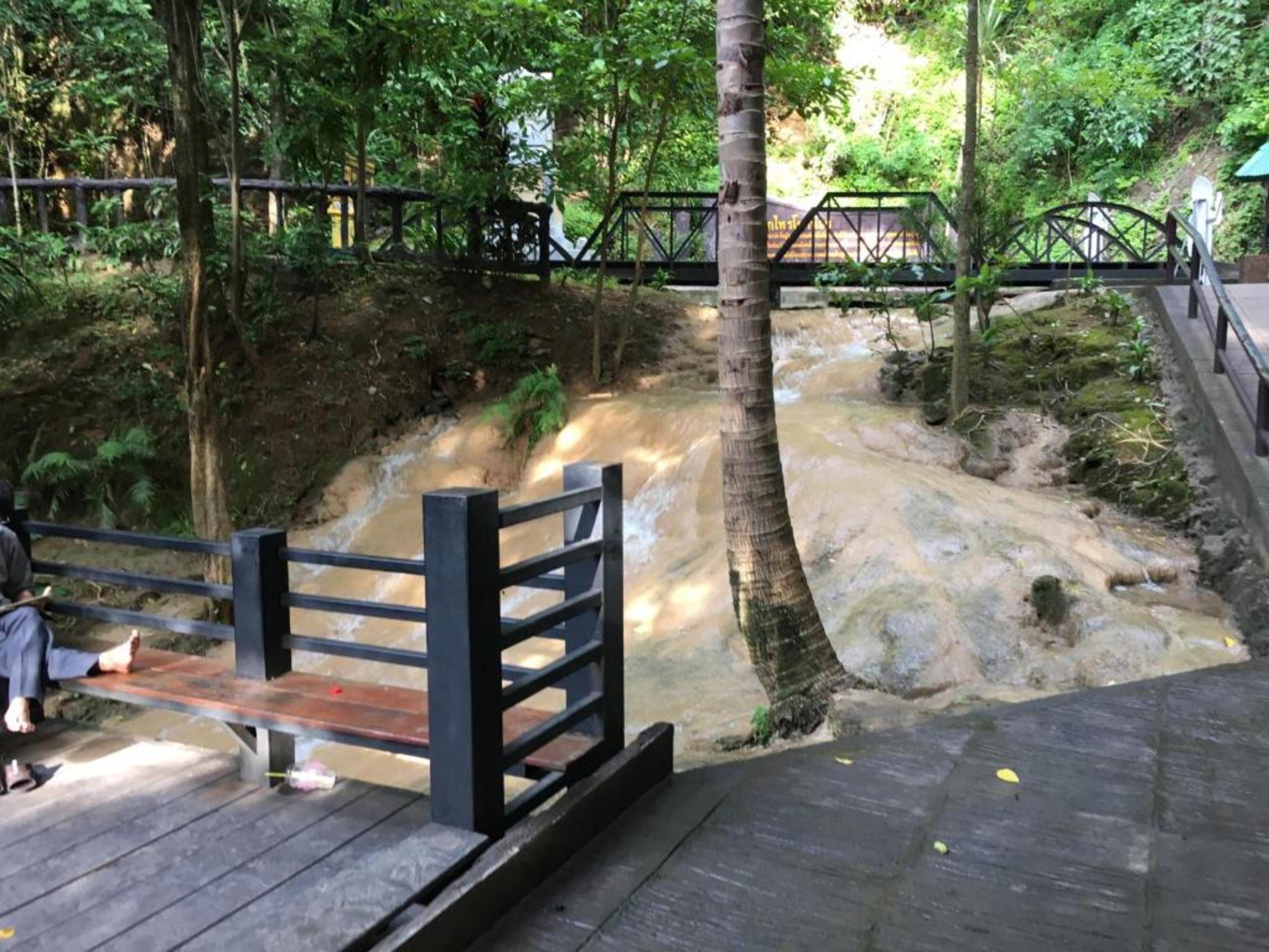 Chokchai Hotel Sai Yok Exterior photo